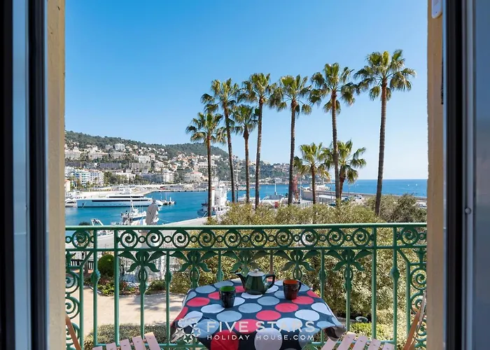 Apart Overlooking The Port Of Nice