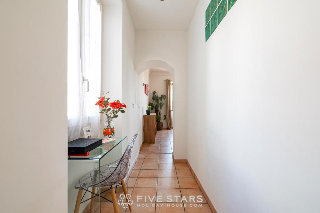 Apart Overlooking The Port Of Hébergement de vacances Nice